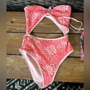 UO pink swim